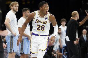 八村塁谈NBA杯地板:那地板糟透了 感觉油腻腻&滑溜溜的