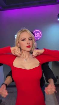 欧洲足球美女小秀身材~这是真符合我的审美~