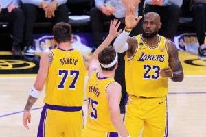 解说:湖人阵容特别强 上限特别高 没人想在季后赛碰到他们
